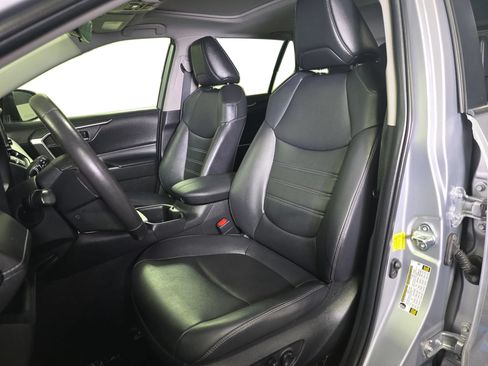 Used 2022 Toyota RAV4 XLE Premium FWD image 9