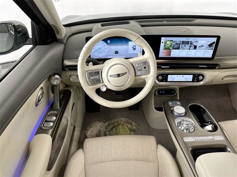 Used 2023 Genesis GV60 Advanced image 11