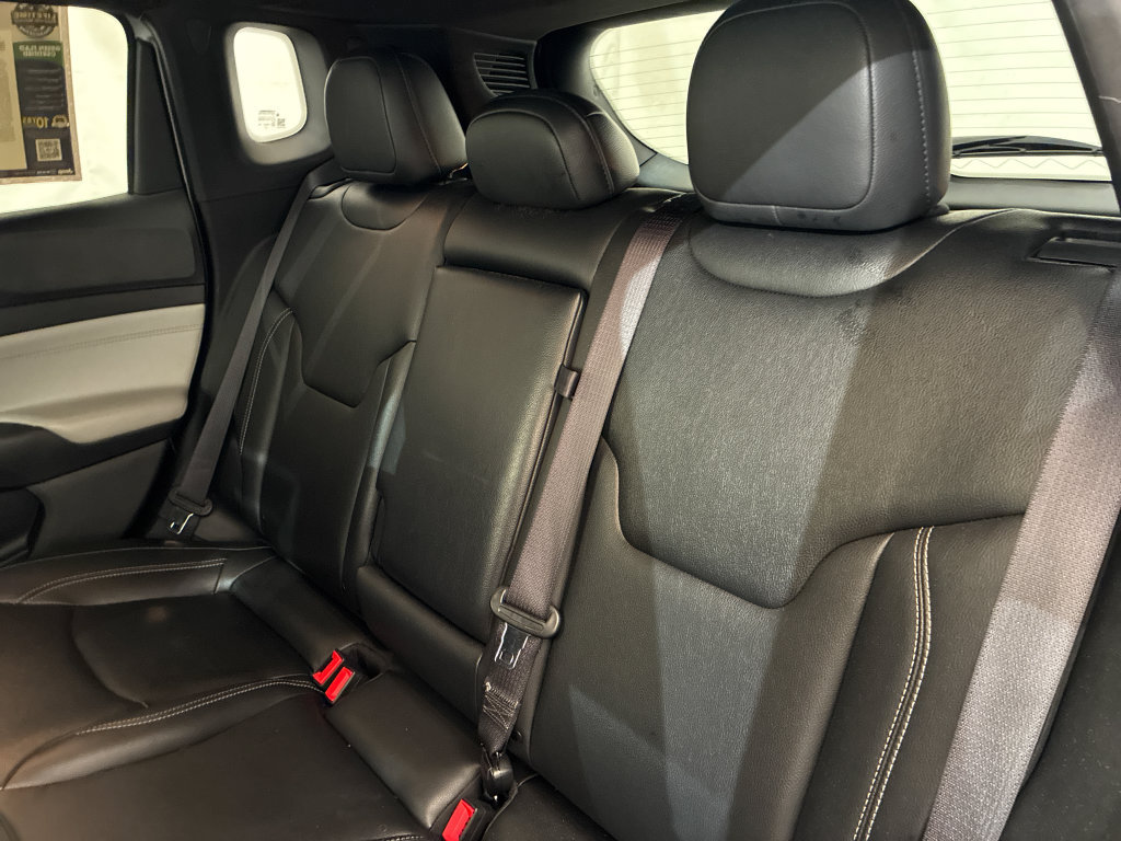 Used 2025 Jeep Compass Limited AWD/4WD image 11
