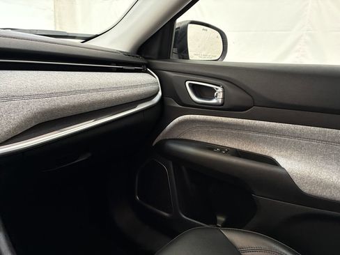 Used 2022 Jeep Compass Latitude FWD image 30