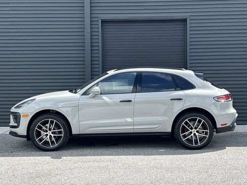 Certified 2025 Porsche Macan image 2