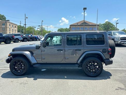 Used 2025 Jeep Wrangler Unlimited Sahara AWD/4WD image 3