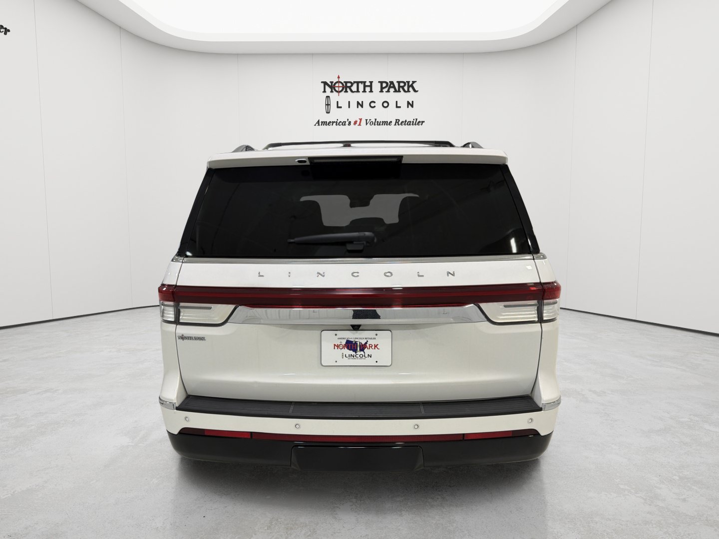 Used 2023 Lincoln Navigator Reserve AWD/4WD image 4