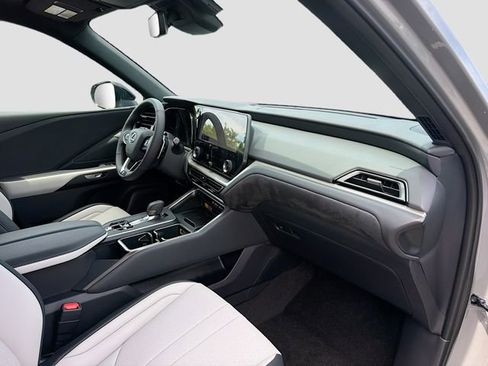 New 2026 Lexus TX 500h AWD image 15