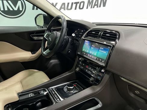 Used 2019 Jaguar F-PACE Prestige image 22