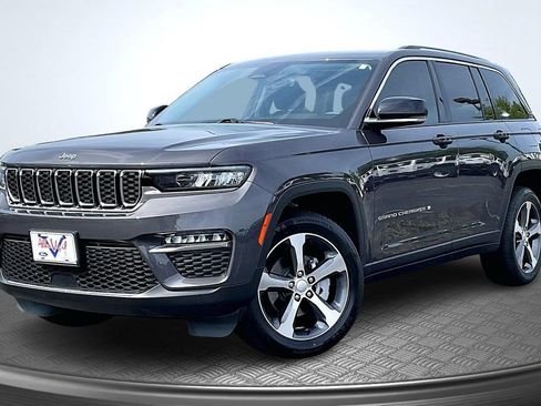 Used 2023 Jeep Grand Cherokee Limited RWD image 3