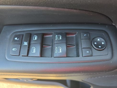 Used 2020 Jeep Grand Cherokee Limited w/ Luxury Group II AWD/4WD image 27