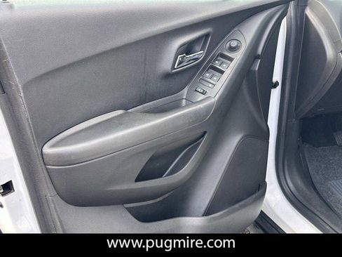 Used 2017 Chevrolet Trax LT w/ LT Convenience Package image 10