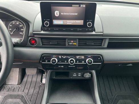 Used 2025 Honda Pilot Sport image 19