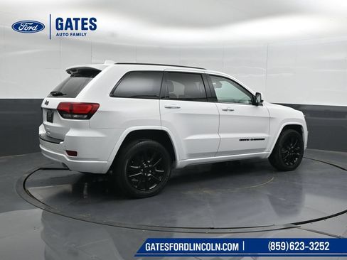 Used 2020 Jeep Grand Cherokee Altitude AWD/4WD image 2