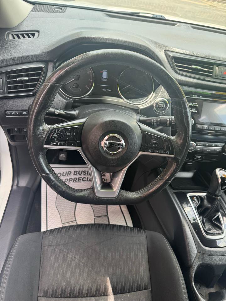 Used 2017 Nissan Rogue SV AWD/4WD image 9