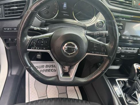 Used 2017 Nissan Rogue SV AWD/4WD image 9