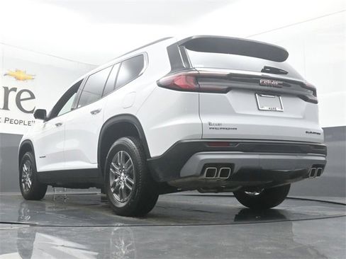 Used 2025 GMC Acadia Elevation image 5