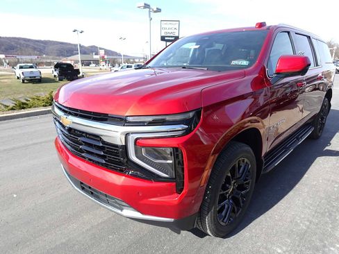 New 2026 Chevrolet Suburban LS image 7