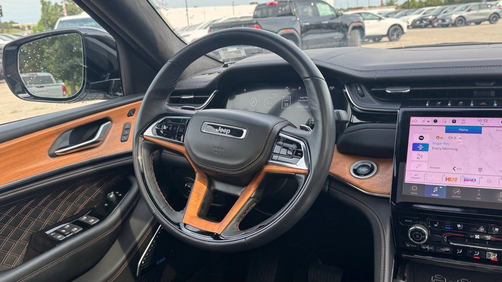 Used 2023 Jeep Grand Cherokee L Summit AWD/4WD image 12
