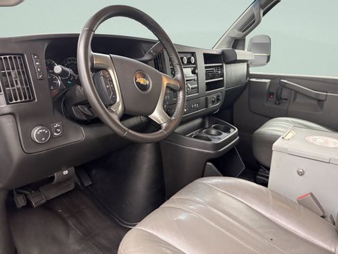 Used 2019 Chevrolet Express 3500 w/ Driver Convenience Package image 13