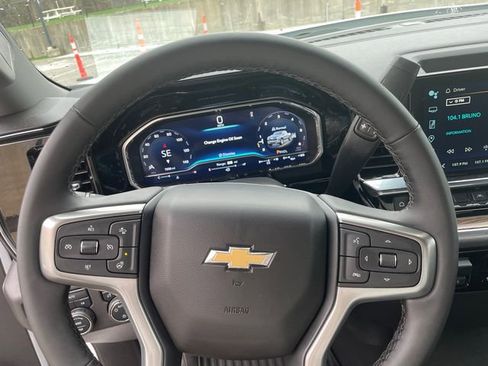 Used 2025 Chevrolet Silverado 1500 LT AWD/4WD image 30