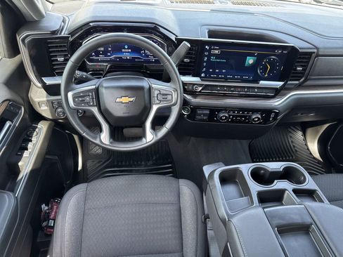 Used 2024 Chevrolet Silverado 1500 LT w/ Z71 Off-Road Package AWD/4WD image 10