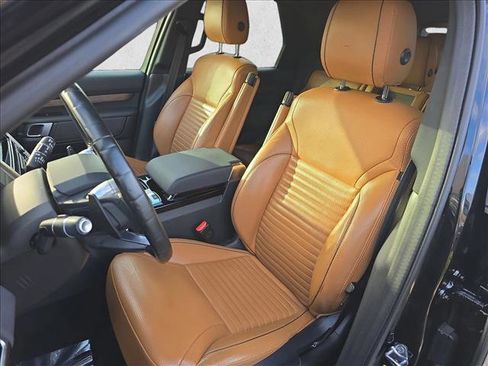 Used 2020 Land Rover Discovery HSE image 15