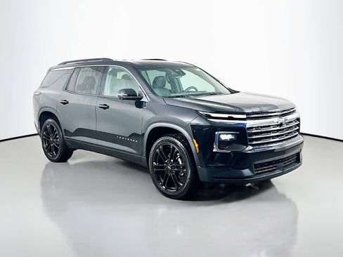 New 2026 Chevrolet Traverse LT w/ Driver Confidence Package FWD image 2