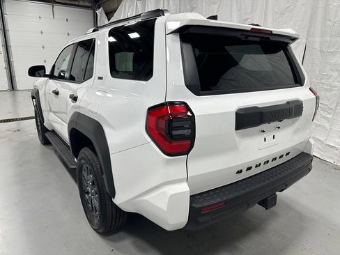 Used 2025 Toyota 4Runner SR5 AWD/4WD image 5