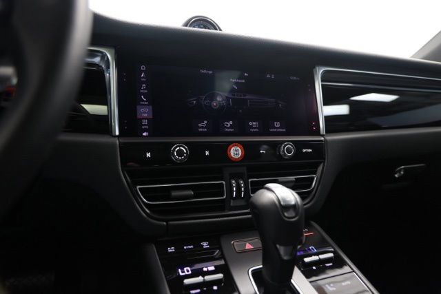 Used 2025 Porsche Macan AWD/4WD image 25