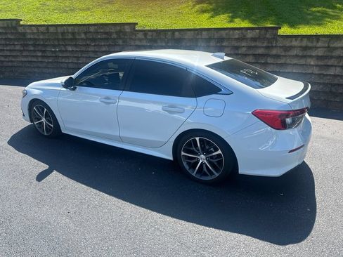 Used 2024 Honda Civic Touring image 3