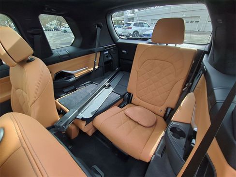 Certified 2025 BMW X7 xDrive40i w/ M Sport Package image 20