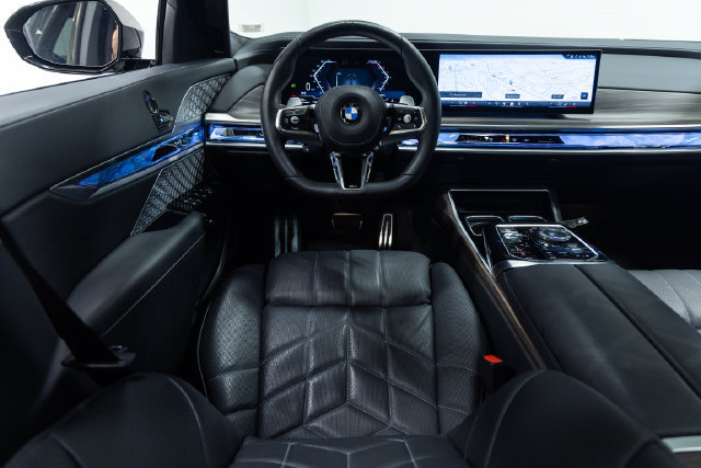 Certified 2023 BMW 760i xDrive w/ Luxury Rear Seating Package AWD/4WD image 3