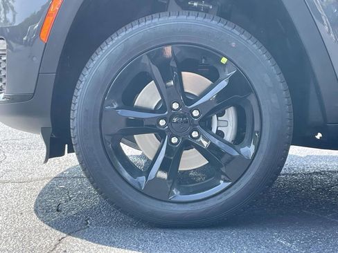 New 2025 Jeep Grand Cherokee Limited w/ Luxury Tech Group II image 41