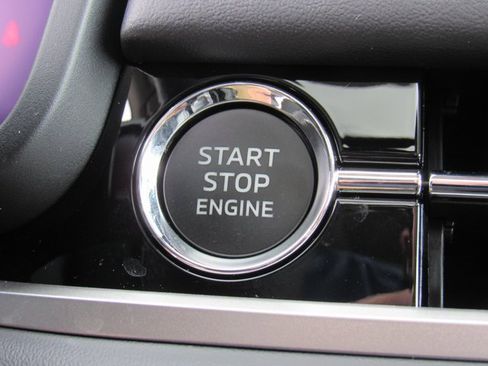 New 2025 Mitsubishi Outlander SE image 18