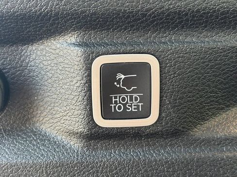 Used 2023 Jeep Grand Cherokee L Limited AWD/4WD image 11