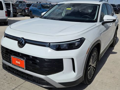 Certified 2026 Volkswagen Tiguan S FWD image 2