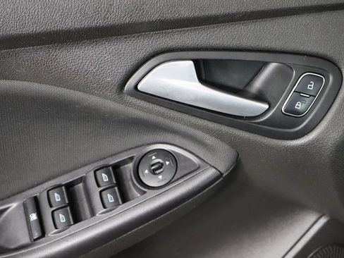 Used 2015 Ford Focus SE FWD image 20