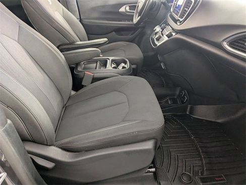 Used 2018 Chrysler Pacifica Touring Plus w/ S Appearance Package image 34