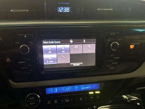 Used 2016 Toyota Corolla LE FWD image 13