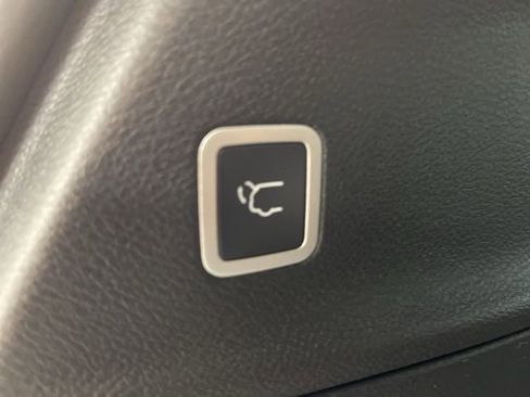New 2026 Chrysler Pacifica Select AWD/4WD image 13