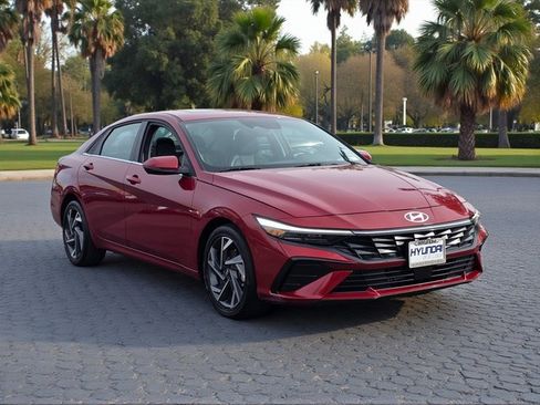 Certified 2025 Hyundai Elantra Limited image 3