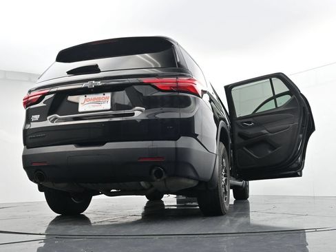 Used 2023 Chevrolet Traverse LT FWD image 44