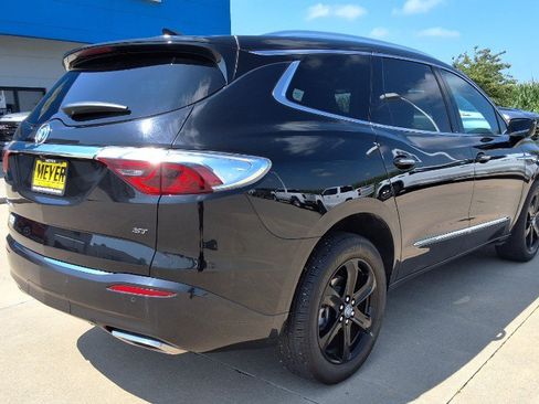 Used 2024 Buick Enclave Essence w/ Experience Buick Package FWD image 8