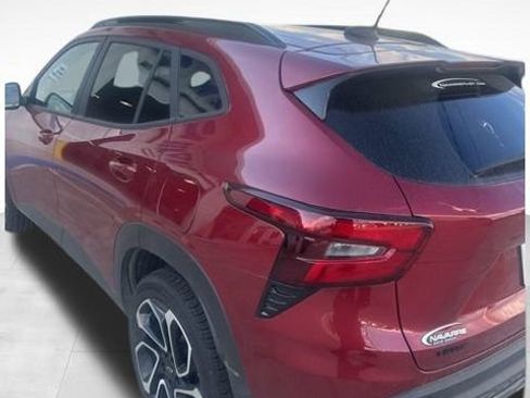 Used 2025 Chevrolet Trax RS w/ Driver Confidence Package image 5