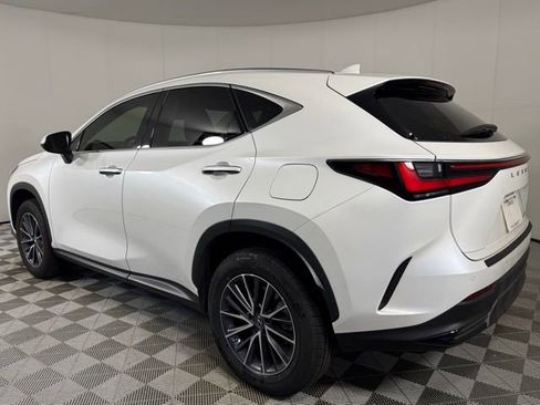 Used 2025 Lexus NX 250 FWD w/ Accessory Package (2T) image 4