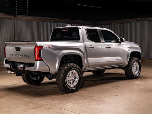 Used 2026 Toyota Tacoma SR5 AWD/4WD image 9