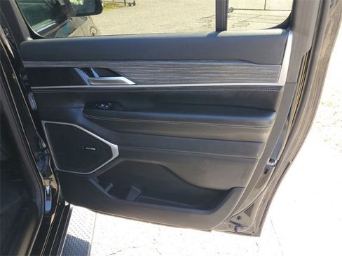 Used 2024 Jeep Wagoneer L Series II image 33