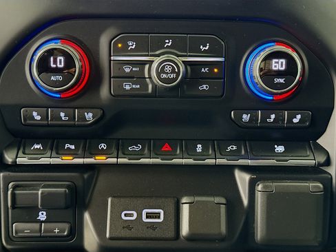 Used 2020 Chevrolet Silverado 1500 LTZ w/ LTZ Premium Package image 16