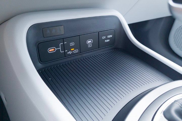 New 2027 Hyundai Kona SE FWD image 23