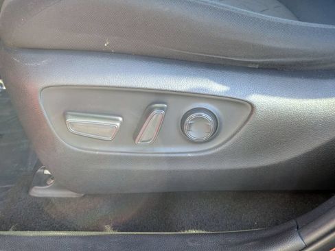 Used 2021 Toyota RAV4 XLE w/ Carpet Mat Package (TMS) FWD image 21