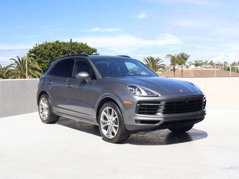 Certified 2023 Porsche Cayenne Platinum Edition AWD/4WD image 7