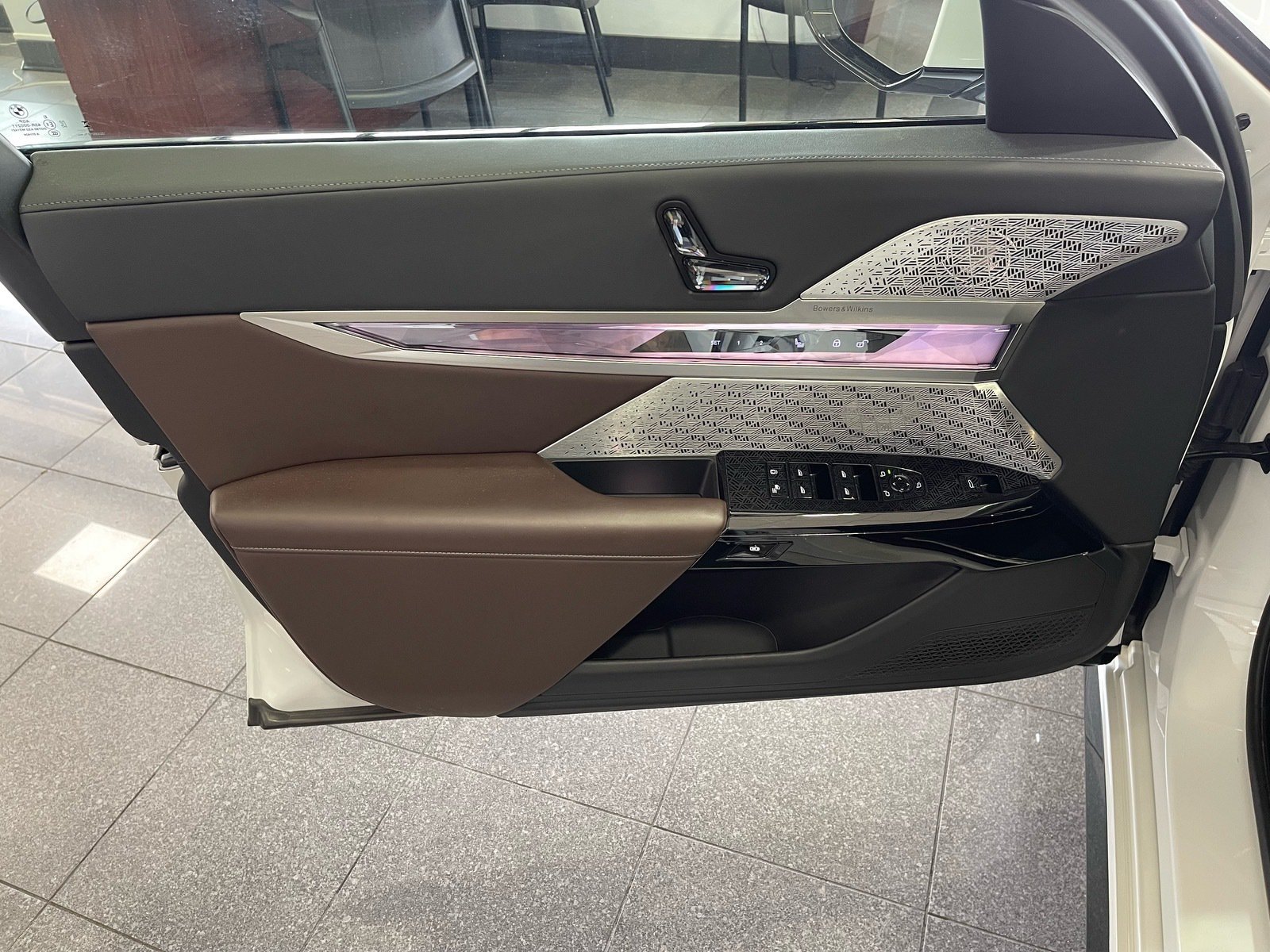Used 2024 BMW i7 xDrive60 AWD/4WD image 23