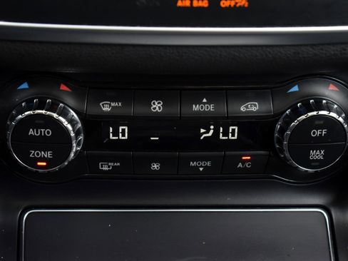 Used 2019 Mercedes-Benz CLA 250 4MATIC image 25